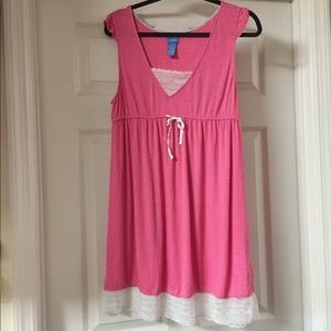 Vera Wang night gown.